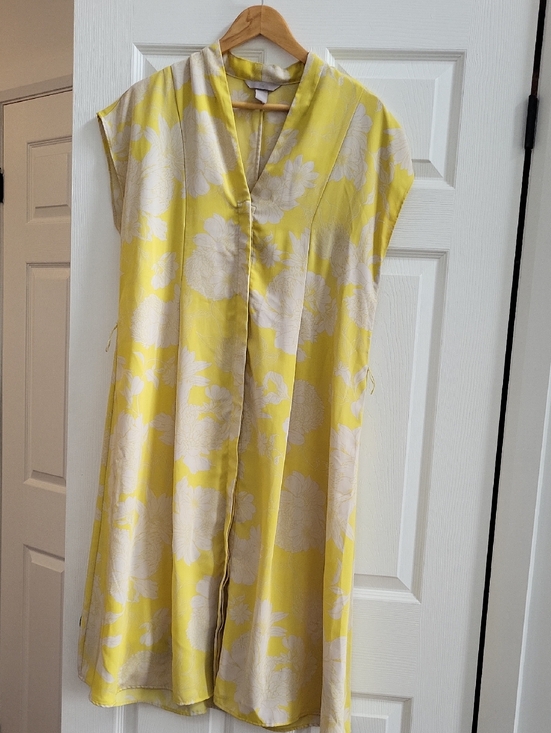 H&M Dresses & Skirts - H&M Yellow and Cream Floral Midi Dress